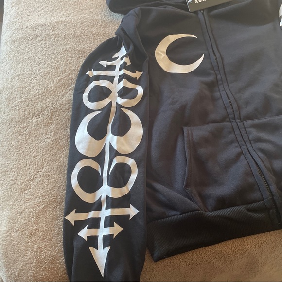 NEW Black and White Xuanshow Hoodie - Picture 3 of 4